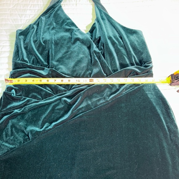 NWT Jaded Rose women’s Elegant Green Velvet Halter Dress plus size 26 - Picture 4 of 12